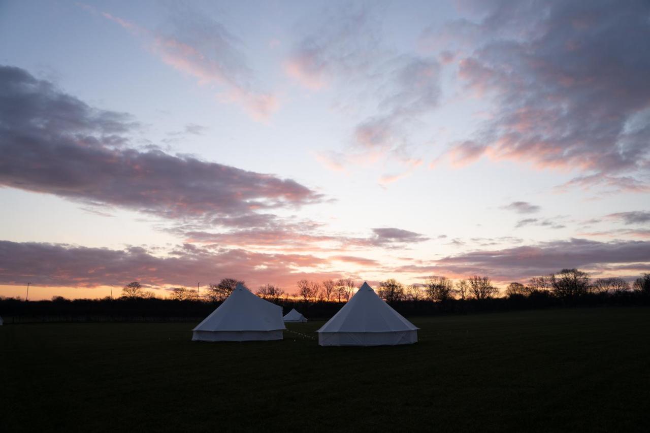 ホテル Nalu Glamp Ujście-Darłowskie エクステリア 写真